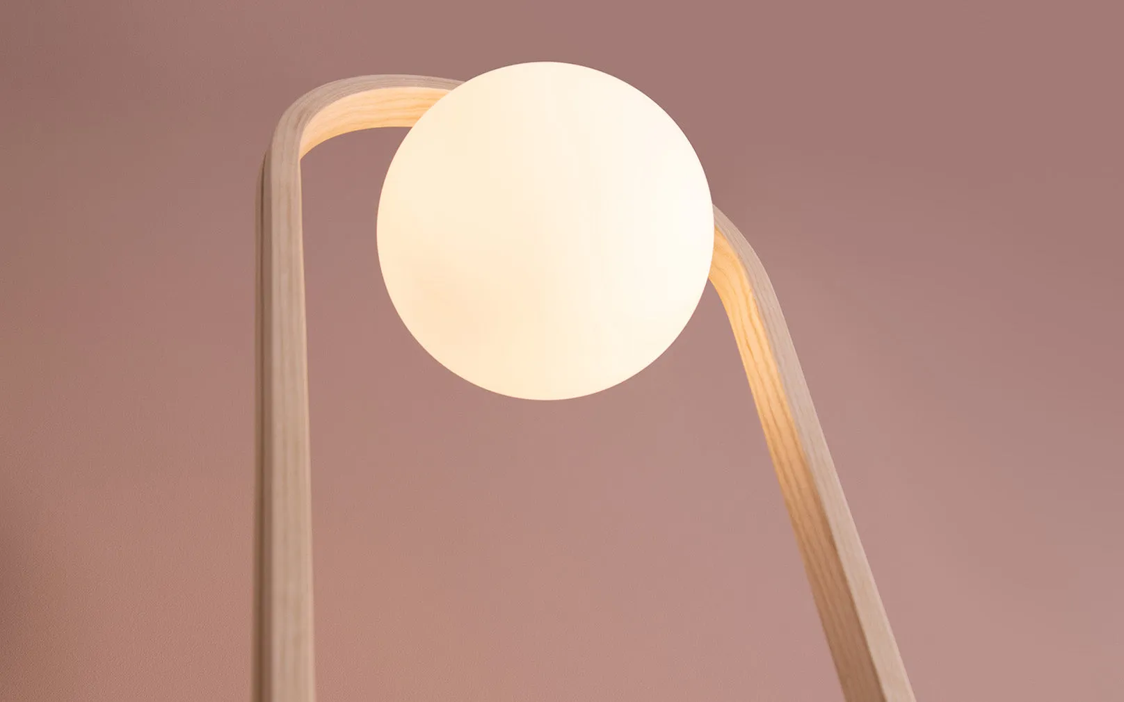 Loer Floor Light