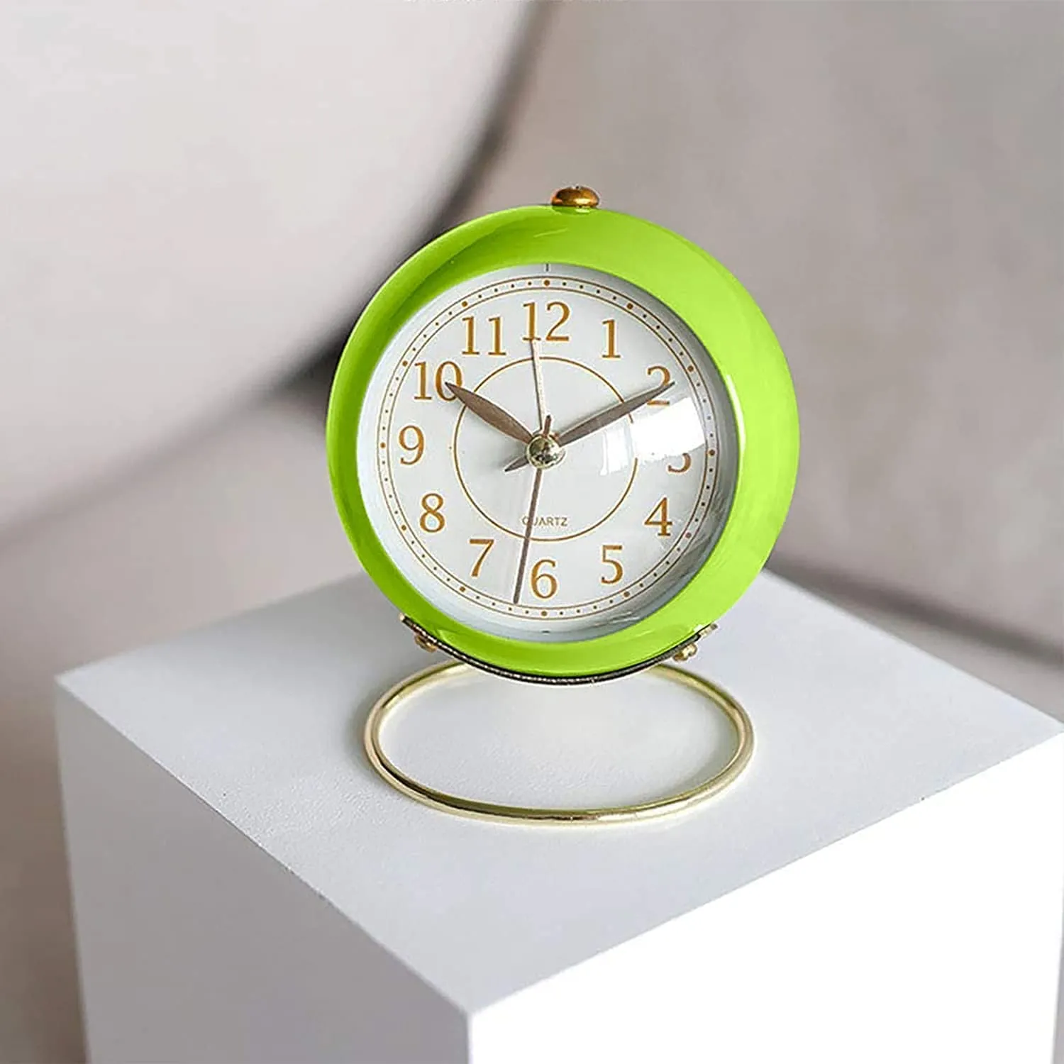 Small Table Clocks, Classic & Metal Non-Ticking Quartz Tabletop Analog Alarm Clock Battery Operated Desk Clock with Backlight for Bedroom Office Shelf Living Room Kitchen Indoor Decor (Fruit Green)